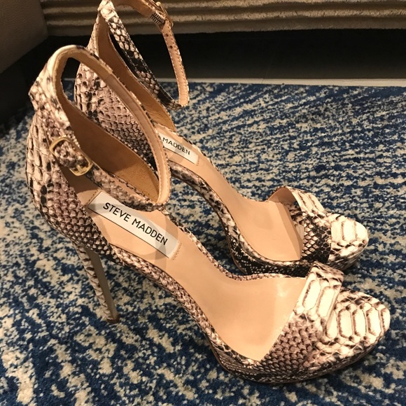 Steve Madden Heels ~ size 8 M ~๐ - Picture 2 of 4